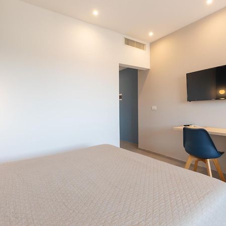 Antares Rooms And Suites Olbia Buitenkant foto