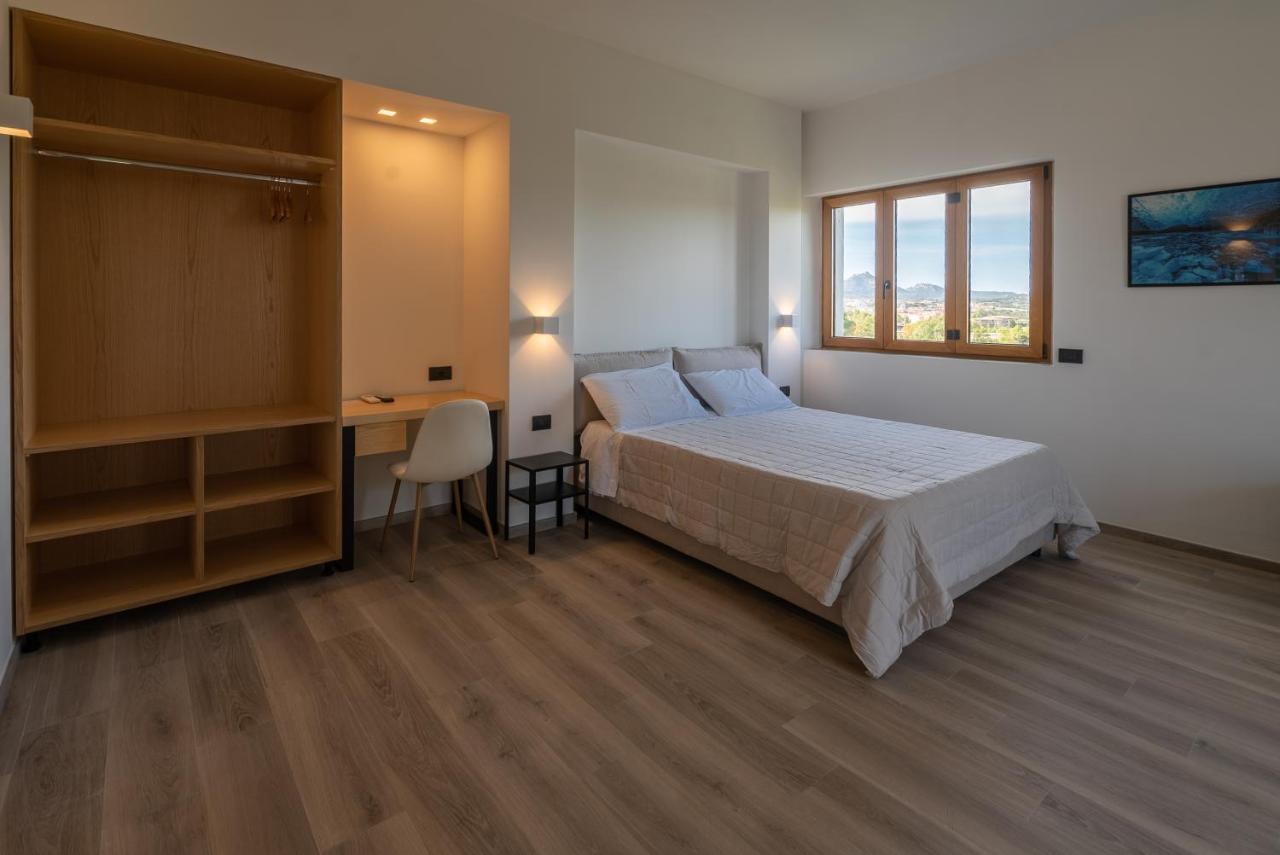 Antares Rooms And Suites Olbia Buitenkant foto