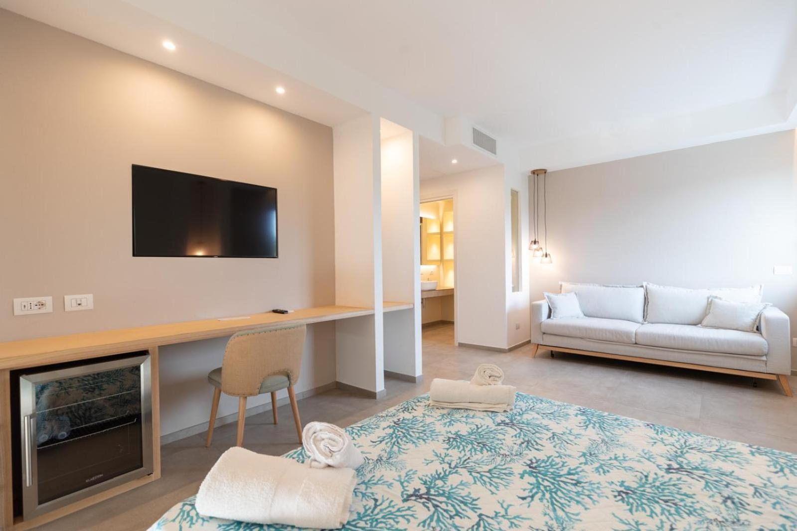 Antares Rooms And Suites Olbia Buitenkant foto