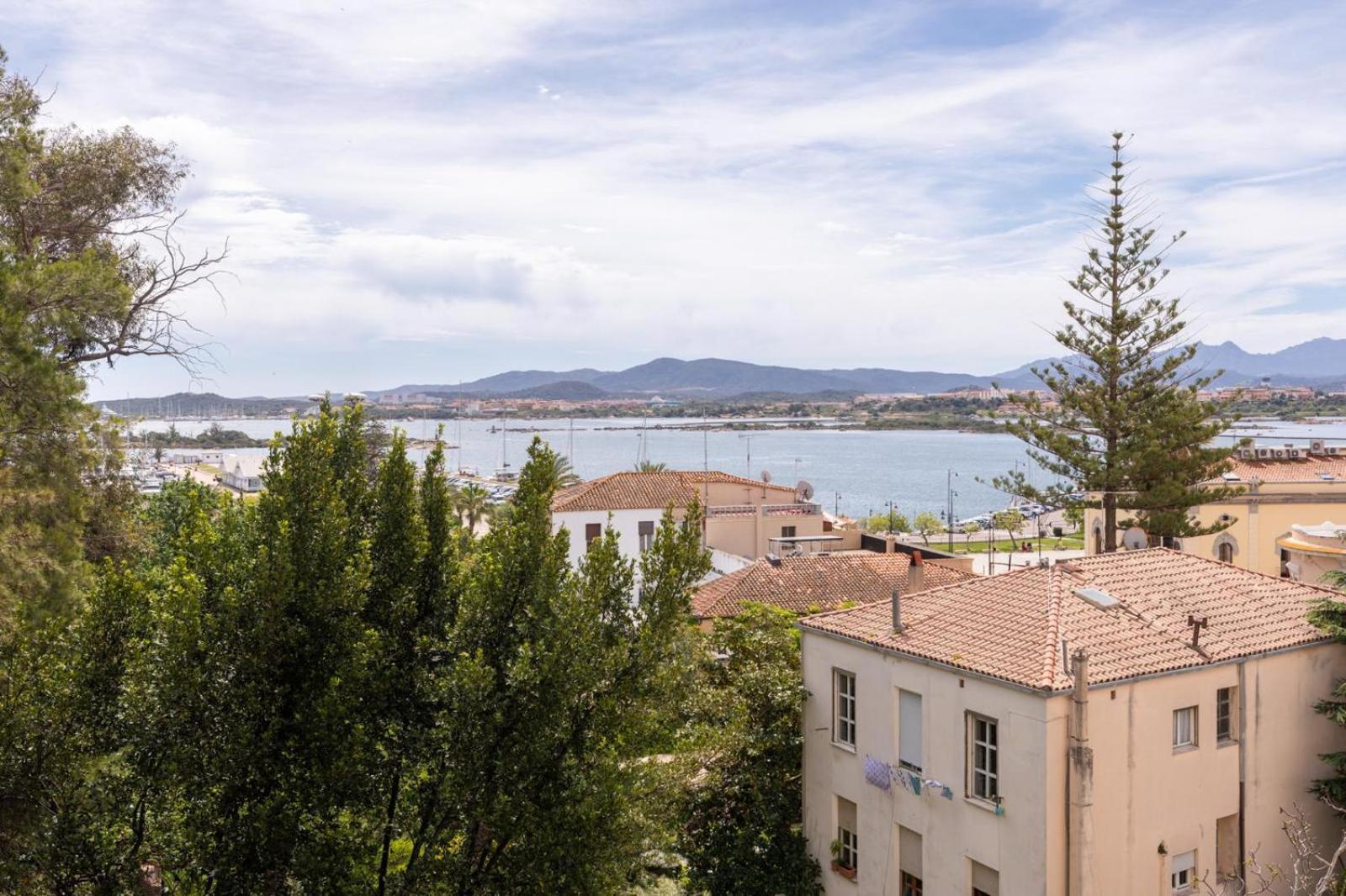 Antares Rooms And Suites Olbia Buitenkant foto